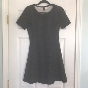 H&M Collared Black & Gray Patterned Dress